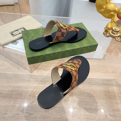 Gucci women's flat slippers - Image 6