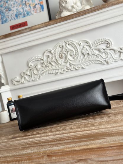 Hermès Black Popular Lightweight Crossbody Bag - Image 6