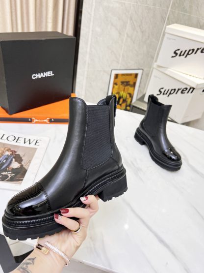 Chanel's latest black fashionable Chelsea boots for autumn and winter - Image 6