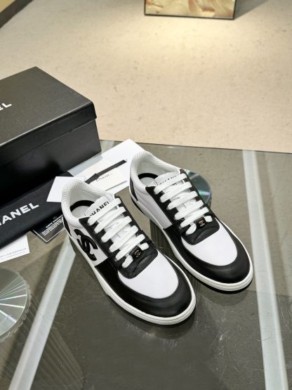 Chanel classic design black and white casual sneakers - Image 3