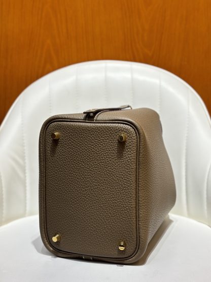 Hermès Elephant Grey Gold Buckle Basket Handbag - Image 6