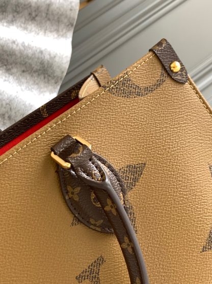 Louis Vuitton ONTHEGO Medium Handbag - Image 6