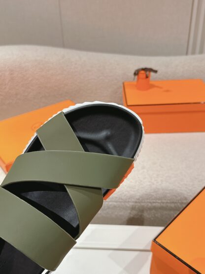 Hermès classic green comfortable casual style cross sandals - Image 6