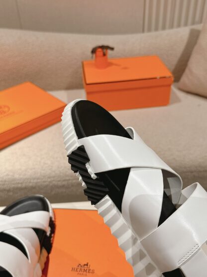 Hermès soft calfskin white casual cross-slippers - Image 6