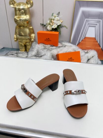 Hermès new spring and summer white and brown color matching thick heel sandals, heel height 5cm - Image 6