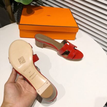 Hermès summer versatile red thick-heeled sandals - Image 3