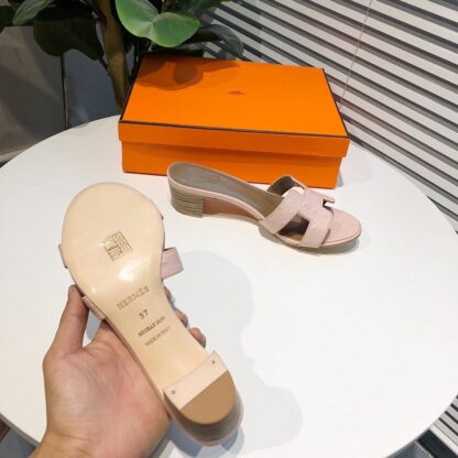 Hermès summer versatile light pink thick heel sandals - Image 3