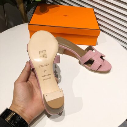 Hermès summer versatile classic pink crocodile pattern thick heel sandals - Image 3