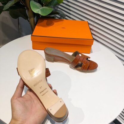 Hermès Brown Summer All-match Crocodile Pattern Chunky Heel Sandals - Image 3