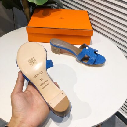 Hermès summer versatile dark blue crocodile pattern thick heel sandals - Image 3