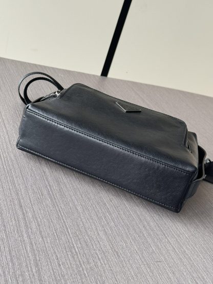 Prada hot-selling clutch bag - Image 6