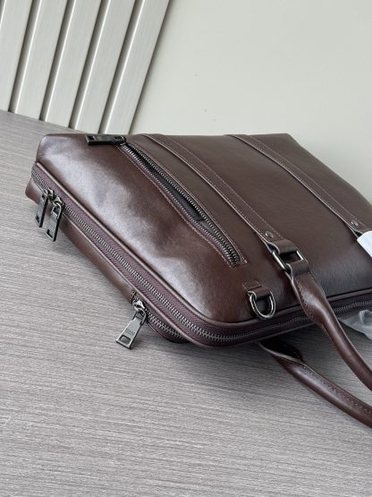 Prada's popular large-capacity briefcase - Image 6