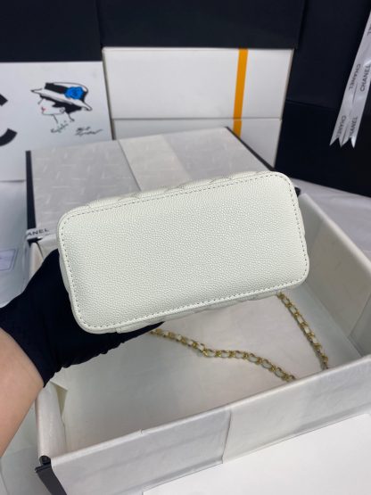 Chanel new style letter wide handle chain makeup bag - Image 6