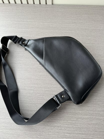 Prada stylish chest bag - Image 6