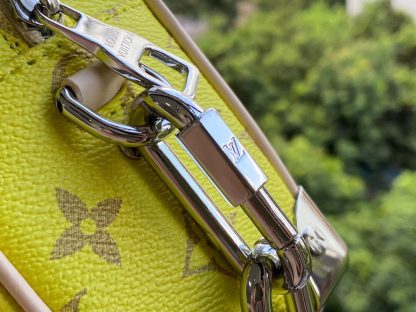Louis Vuitton yellow flower white font silk screen chain small box bag - Image 6