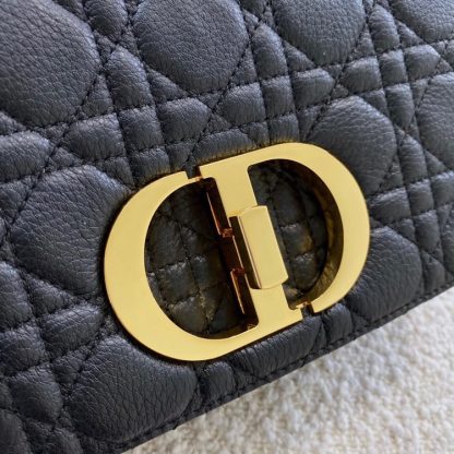 Dior 𝗰𝗮𝗿𝗼21 diamond chain handbag - Image 7