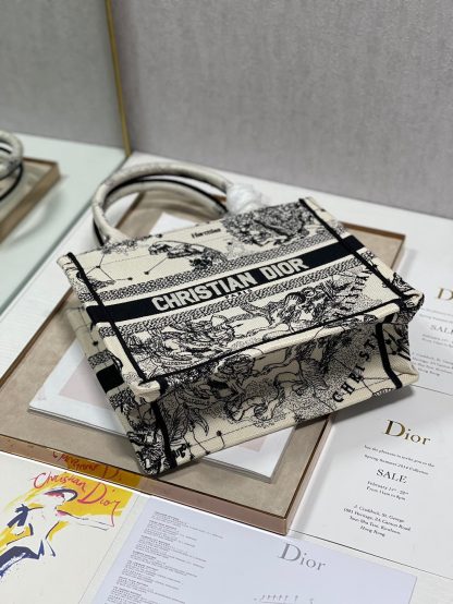 Dior Mini Book tote bag - Image 6