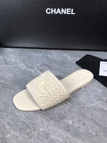 Chanel off-white new fabric sheepskin slippers - Image 5
