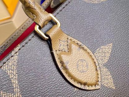 Louis Vuitton Onthego Medium Bag with Long Shoulder Strap in Black Leather - Image 6