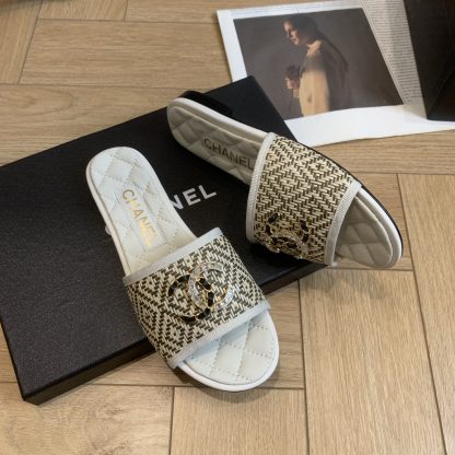 Chanel spring and summer white with flash brick double c flat slippers - Image 6