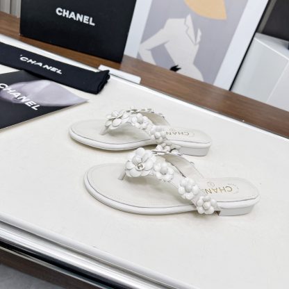 Chanel Spring/Summer White Delicate Shoes and Customized Flower Flip Flops Heel Height 1.5cm - Image 6