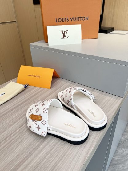 Louis Vuitton's latest fashion casual half slippers - Image 6