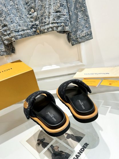 Louis Vuitton's latest fashion casual half slippers - Image 6