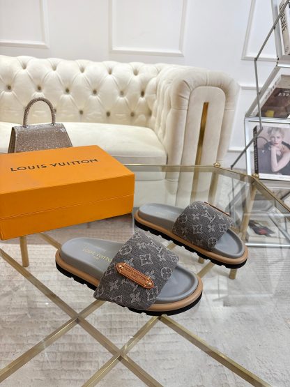 Louis Vuitton's latest fashion casual half slippers - Image 6