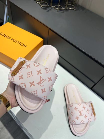 Louis Vuitton's latest fashion casual half slippers - Image 5