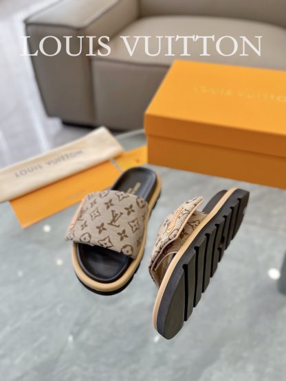 Louis Vuitton's latest fashion casual half slippers - Image 6