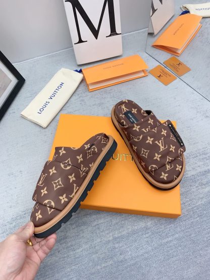 Louis Vuitton Early Spring Couple's Closed-Toe Slippers - Image 6