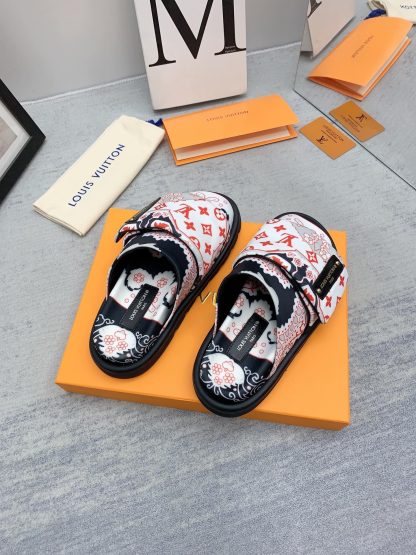 Louis Vuitton Early Spring Couple's Closed-Toe Slippers - Image 6