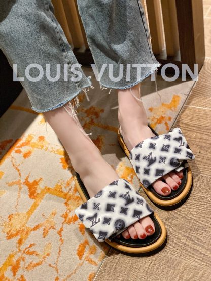 Louis Vuitton's latest hot-selling Velcro series couple's thick-soled slippers - Image 6