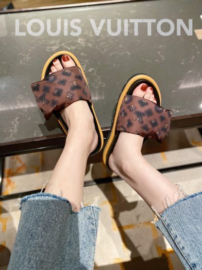 Louis Vuitton's latest hot-selling Velcro series couple's thick-soled slippers - Image 6