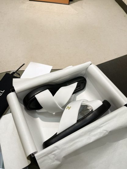 Chanel Spring and Summer Classic White Versatile Slippers - Image 6
