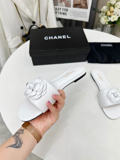 Chanel new white fabric sheepskin slippers - Image 6