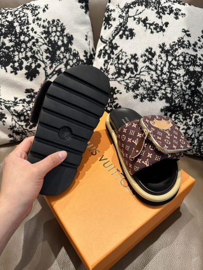 Louis Vuitton Couple's Small Backpack and Four-Color Slippers - Image 6