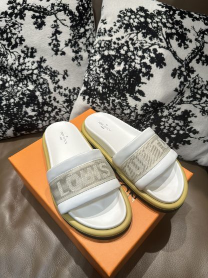Louis Vuitton classic flip flops - Image 6