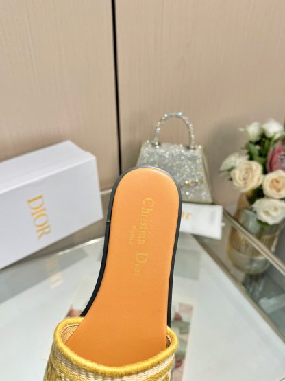 Dior exquisite fashionable flat slippers - Image 6