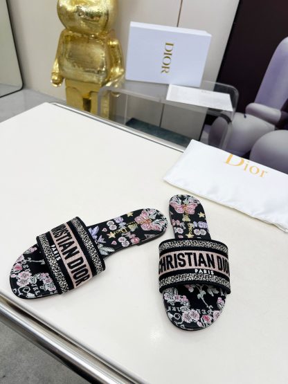 Dior Women's Fashion Monogram Embroidered Leather Slippers - Image 5