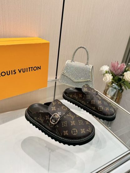 Louis Vuitton winterbreak comfert flat slides - Image 6