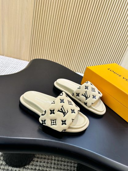 Louis Vuitton Pool Pillow Comfort Slide Sandals - Image 6