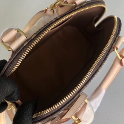 Louis Vuitton iconic handbag - Image 7
