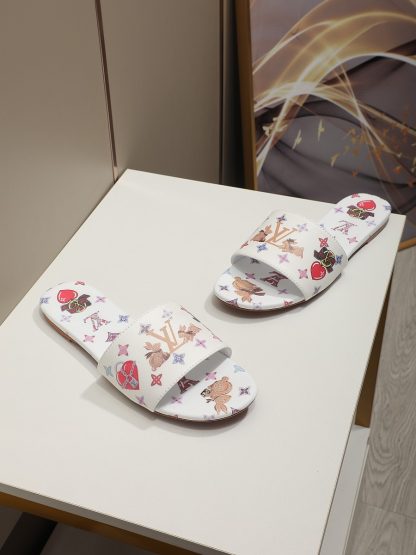 Louis Vuitton low-top flip flops