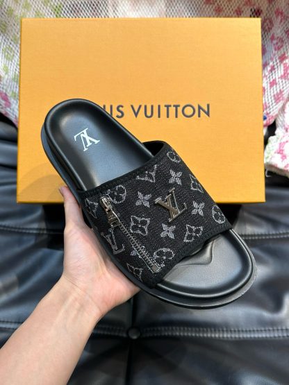 Louis Vuitton high-end men's summer slippers - Image 7