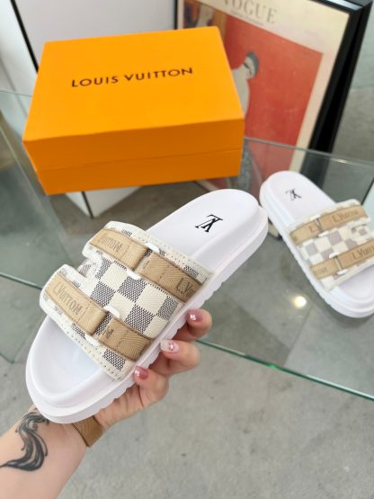 Louis Vuitton high-end men's summer slippers - Image 6