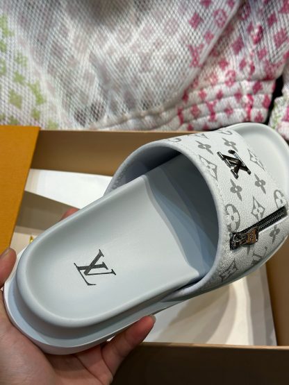 Louis Vuitton high-end men's summer slippers - Image 7