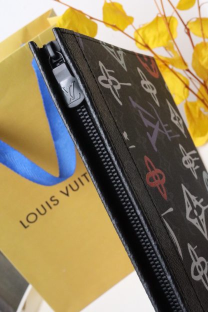 Louis Vuitton Classic POCHETTE VOYAGE Medium Handbag - Image 7