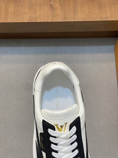 Louis Vuitton Men's Classic Casual Sneakers - Image 7