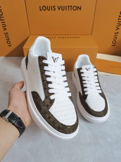 Louis Vuitton classic casual sports sneakers - Image 7
